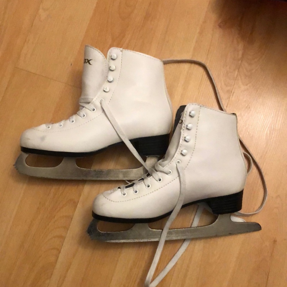 DBX Women Figure Skates US 5 EUC
